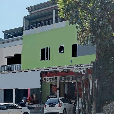Oyo Life 92877 Hotel Rainbow 7296 Semarang Exterior foto