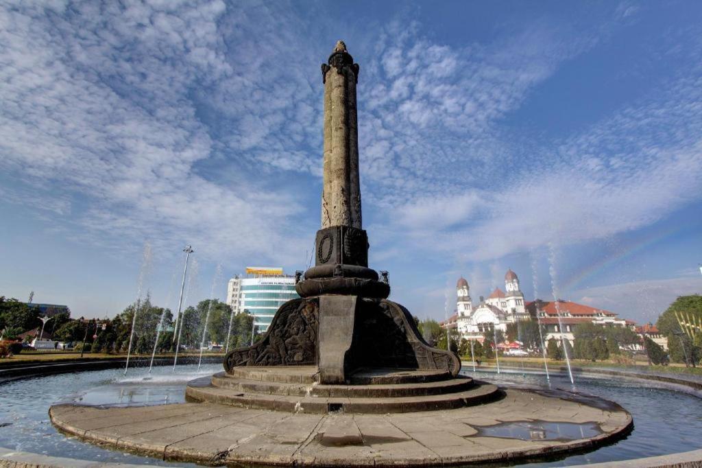 Oyo Life 92877 Hotel Rainbow 7296 Semarang Exterior foto